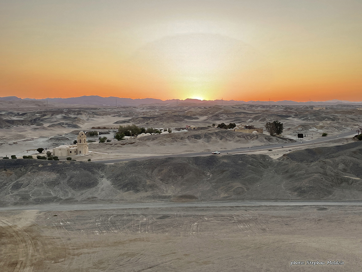 Marsa Shagra desert & mountains